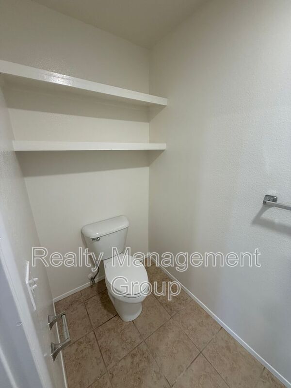 Building Photo - 3955 Faircross Pl