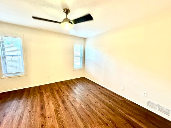Building Photo - 9306 Utica Dr