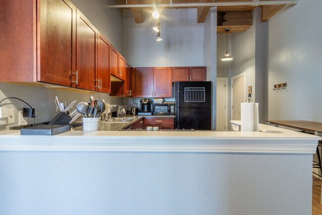 Building Photo - 308 W 8th St