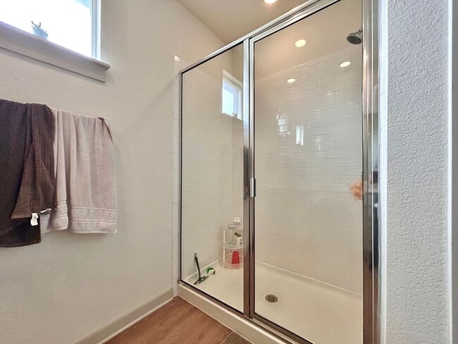 Building Photo - Light-Filled 4 Bedroom, 2 Bath Home with Deck & Fenced Backyard