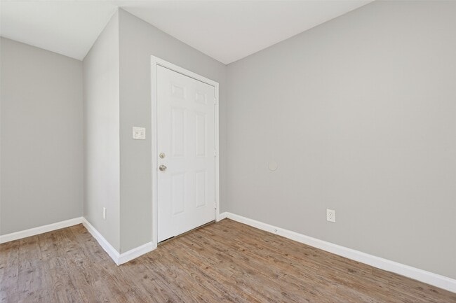 Building Photo - 7511 Dyer St