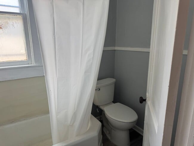 Building Photo - 3015 Edmond St