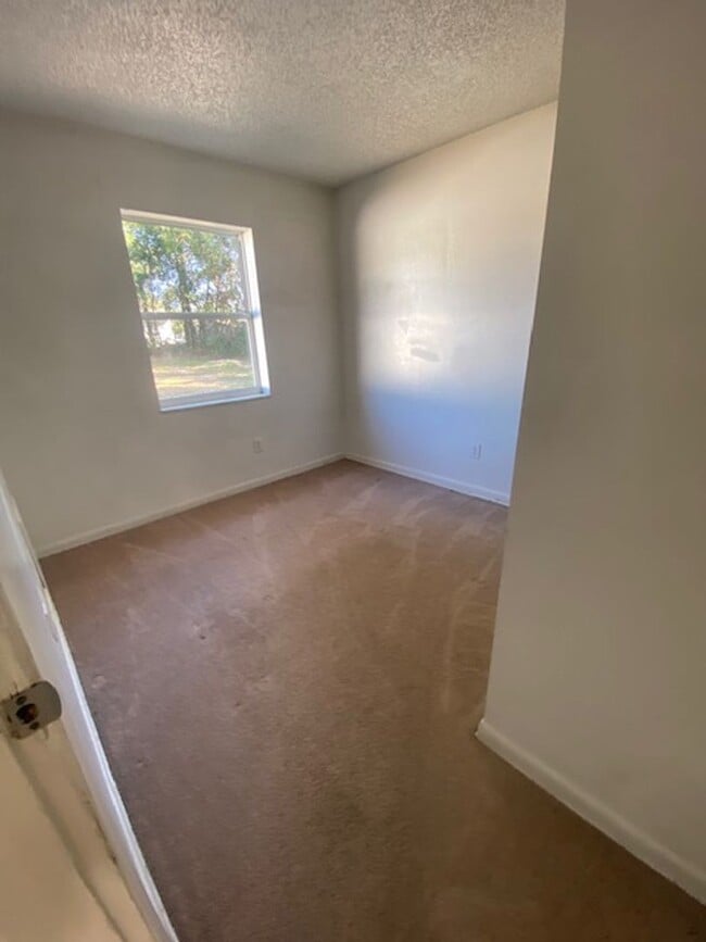 Building Photo - 3 Bed 1 Bath Home | Pet Friendly | Washer Dryer Hook Ups | Section 8 Welcome