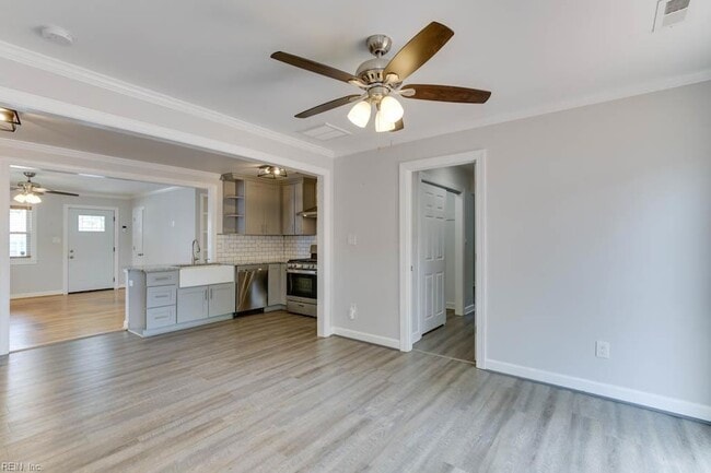 Building Photo - 1405 Baychester Ave