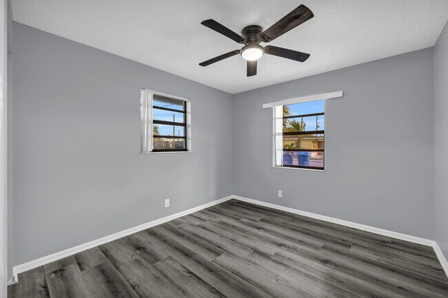 Building Photo - 1565 W 28th St