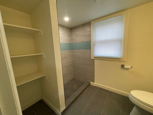 Building Photo - 505 W C St