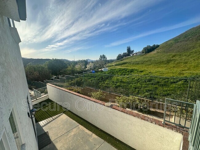 Building Photo - 379 Westlake Vista Ln