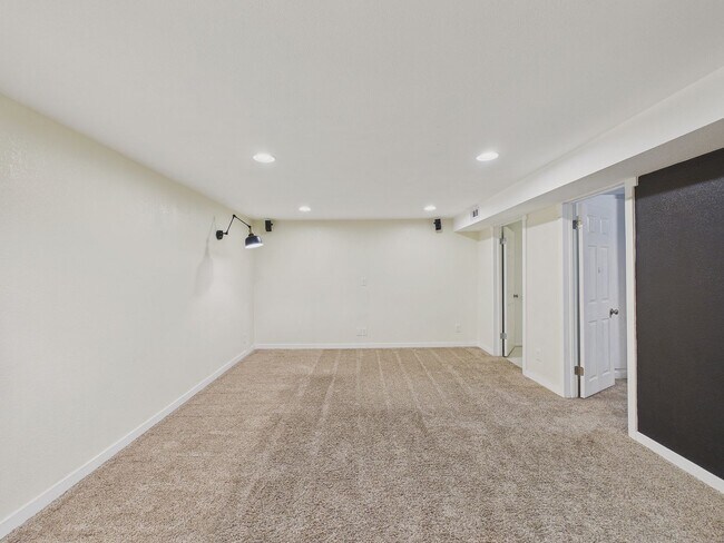 Building Photo - Gorgeous home in Westminster!