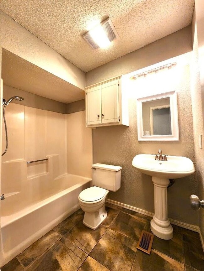 Building Photo - 3 Bed 2 Bath Home-Choctaw Trails Sec I Addition