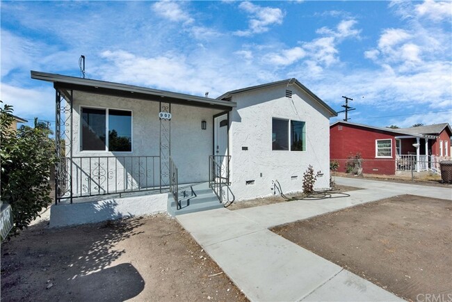 Building Photo - 907 W Arbutus St