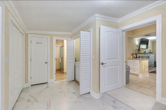 Building Photo - 279 Hach Ln