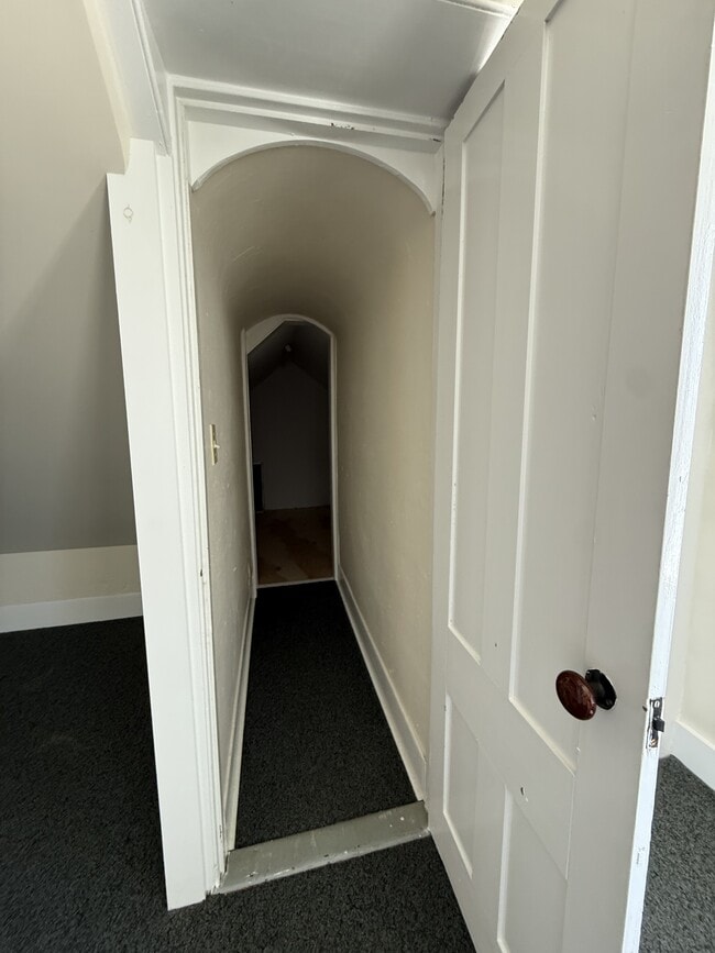 Building Photo - 799 River Rd