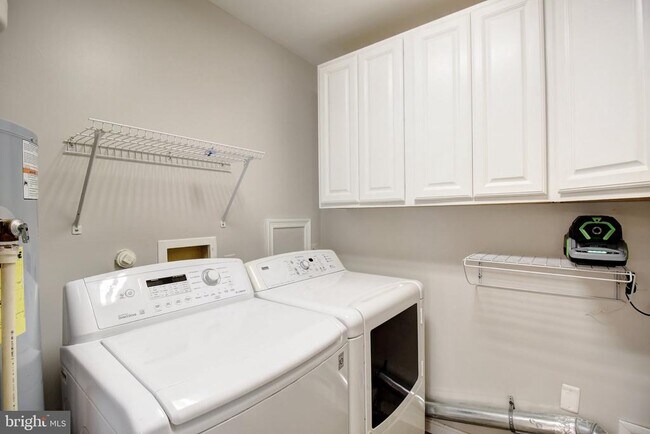 Building Photo - 430 Banksia Dr