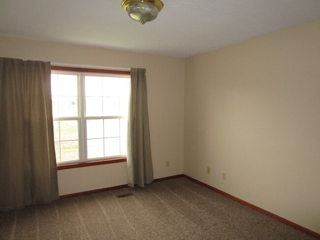 Building Photo - 3 Bedroom Duplex in Albion!!!