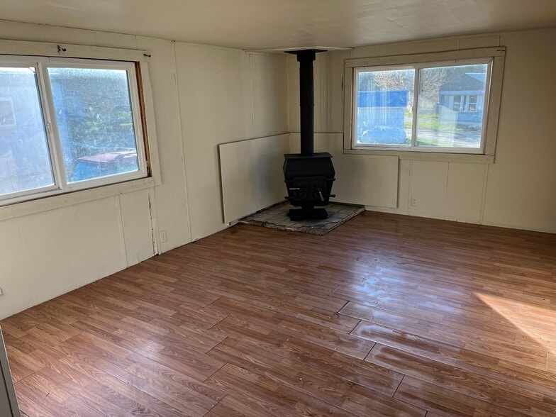 Building Photo - 1130 MT-135