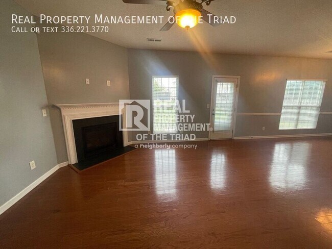 Building Photo - 3 Bedroom/ 2.5 Bath in Whitsett