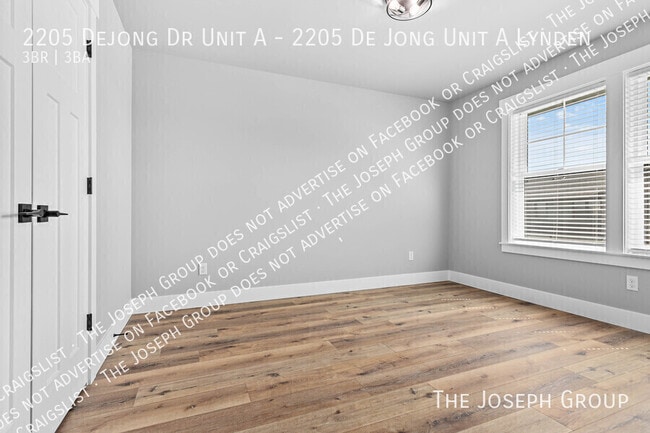 Building Photo - 2205 DeJong Dr