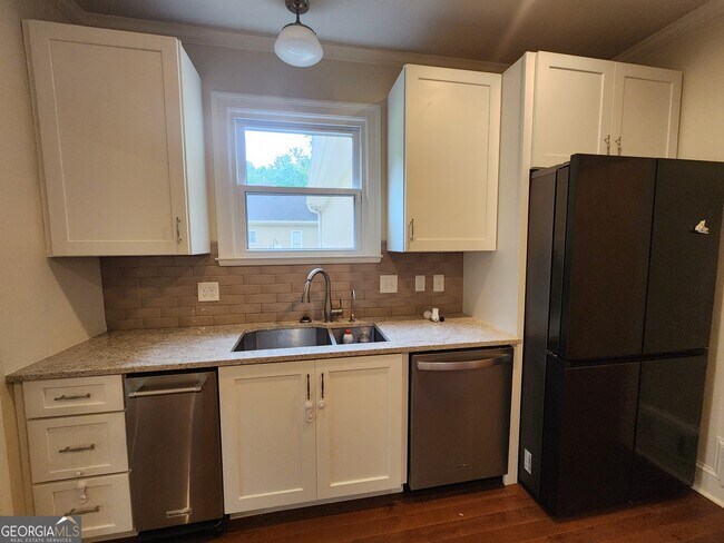 Building Photo - 270 S Shore Dr