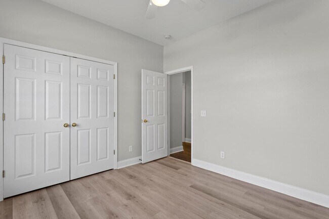 Building Photo - **MOVE IN SPECIAL** $500 off first months ...