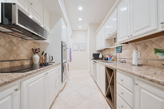 Building Photo - 3 River Hollow Ln