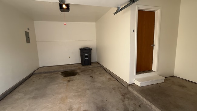 Building Photo - 375 Mickelson Ct