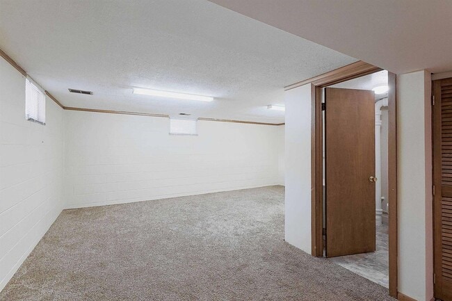 Building Photo - 375 S 44th St