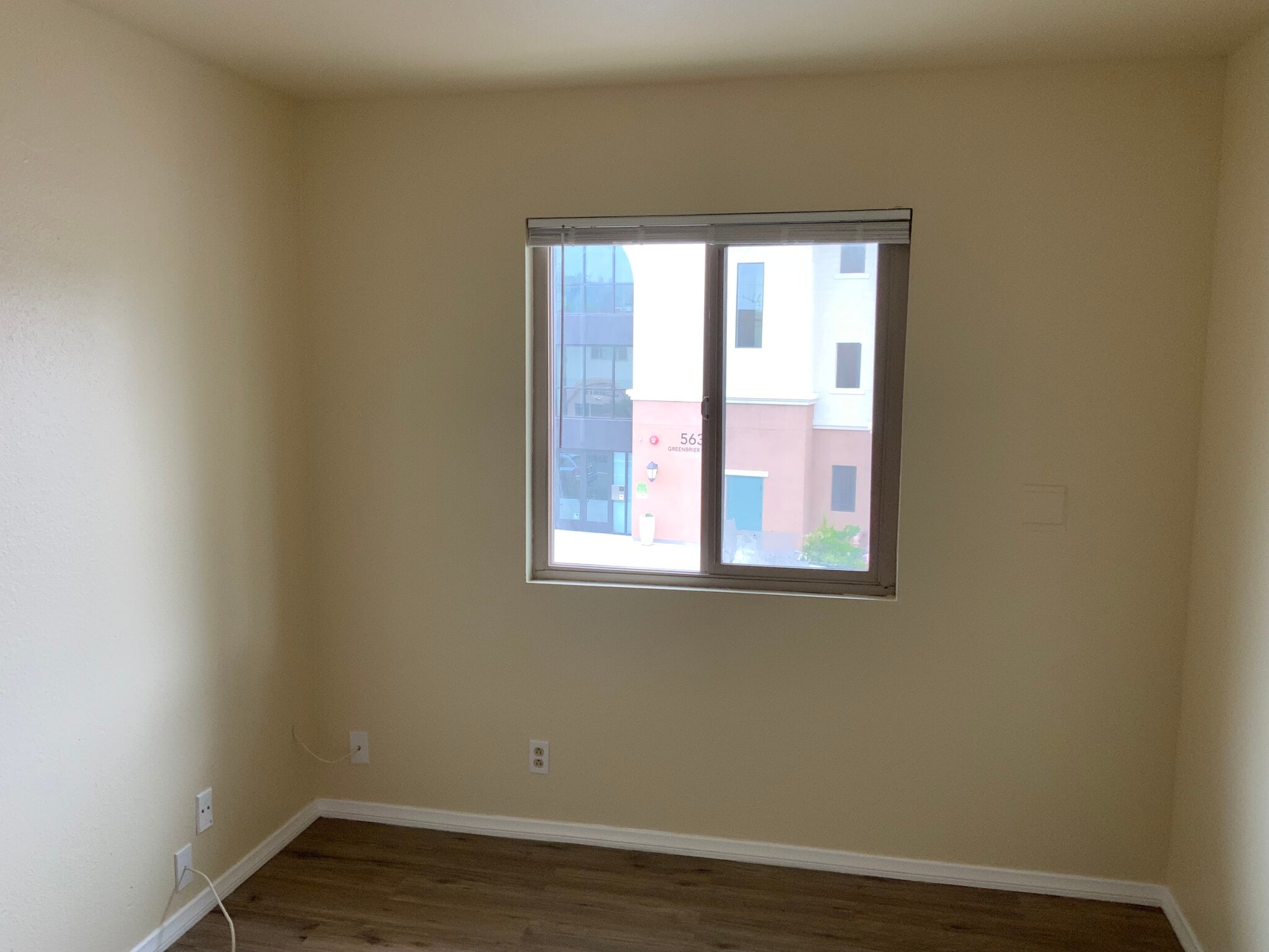 Building Photo - 560 Greenbrier Dr