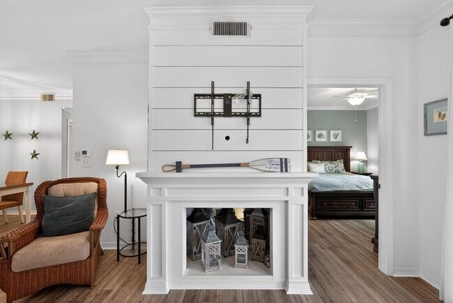 Building Photo - 4114 Central Sarasota Pkwy