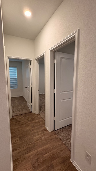 Building Photo - 316 Constanza Trl