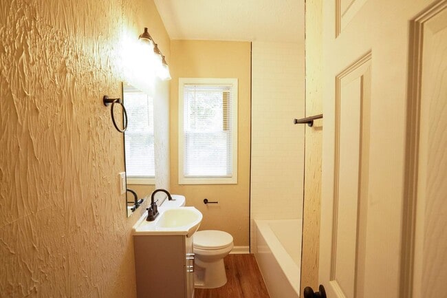 Building Photo - Fully Renovated 3-Bedroom Home – Move-In R...
