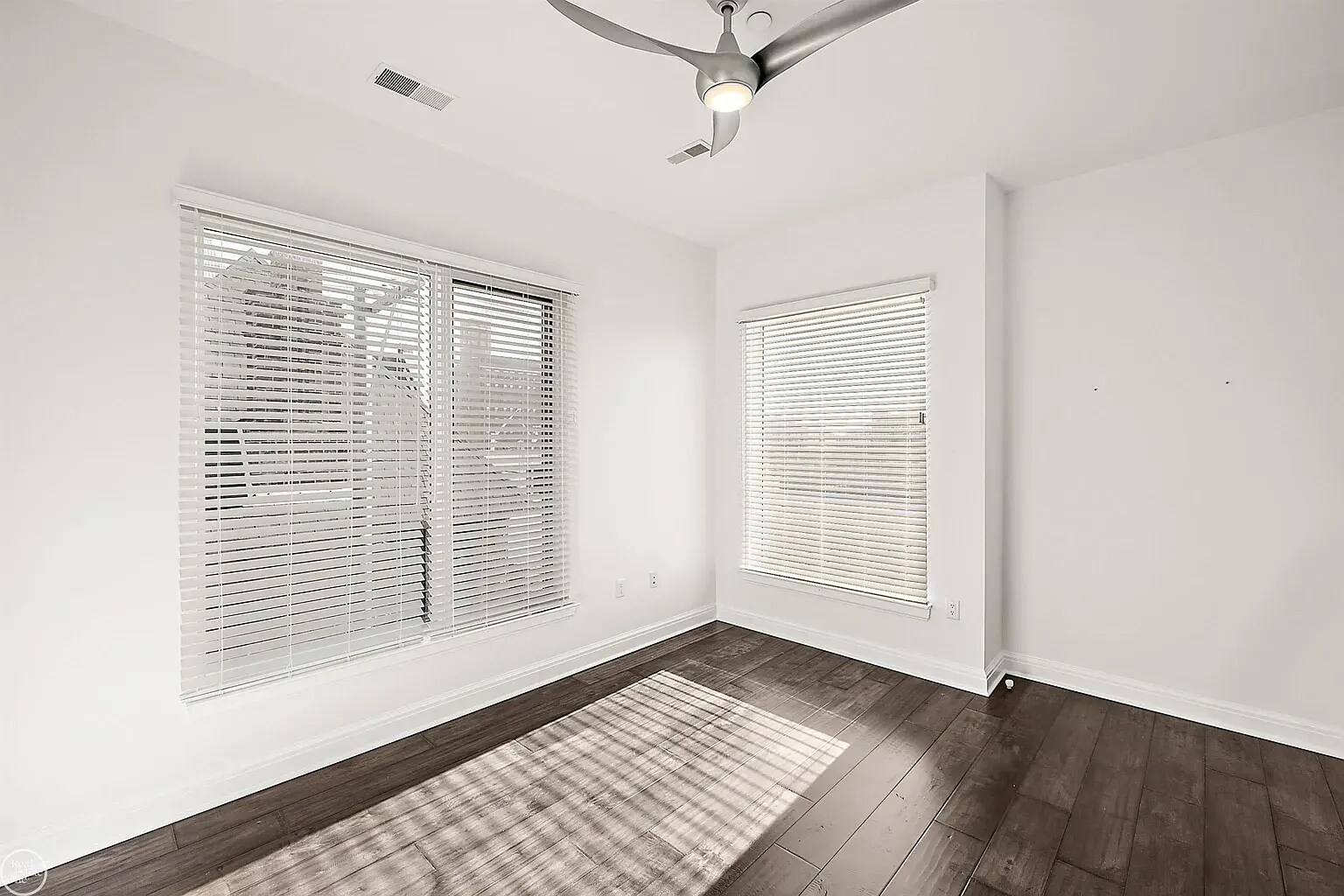 Building Photo - 438 Selden St