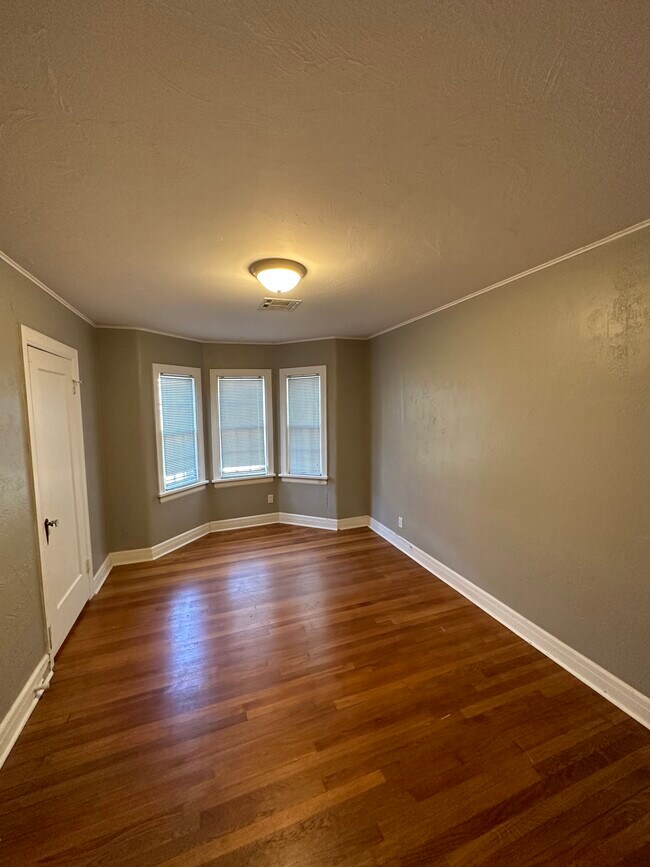 Building Photo - 1015 NW 40th St