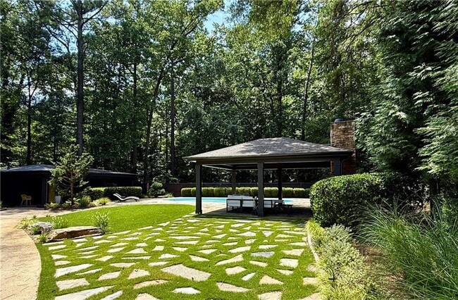 Building Photo - 1904 Lenox Rd NE