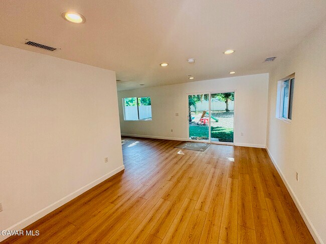 Building Photo - 14758 1/2 Lemay St