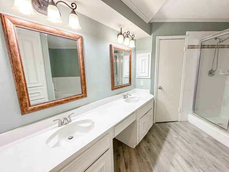 Building Photo - 3206 E Cobblestone Creek Dr
