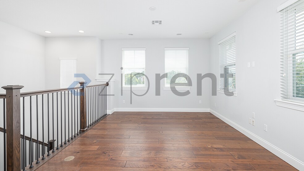 Building Photo - Unit