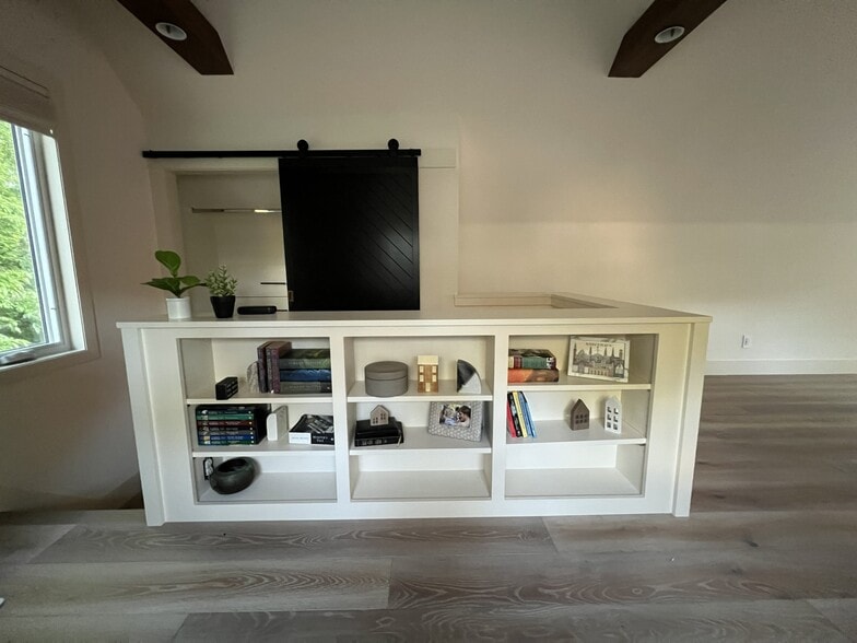 Building Photo - 7314 James Ave S