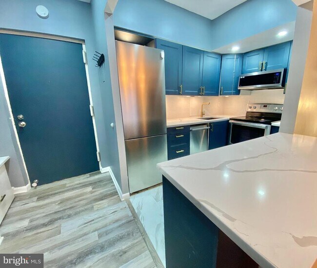 Building Photo - 3101 S Manchester St