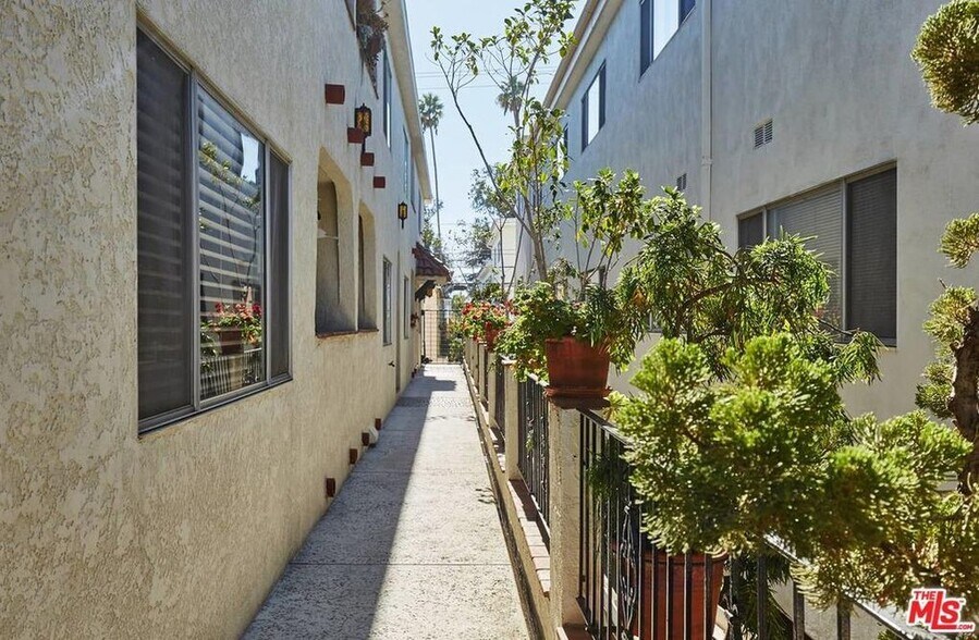 Building Photo - 1130 9th St