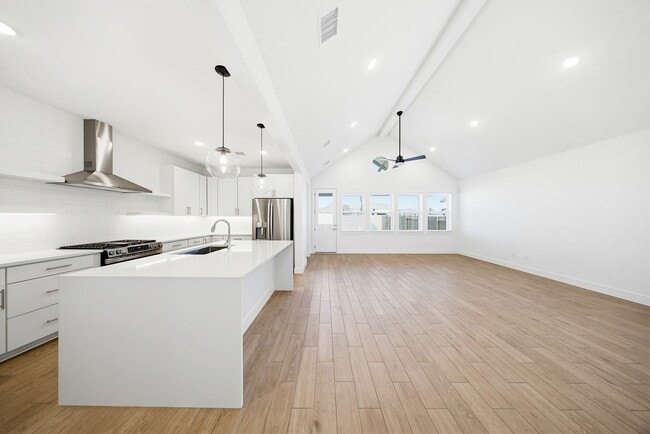 Building Photo - 7930 Palm Glade Dr