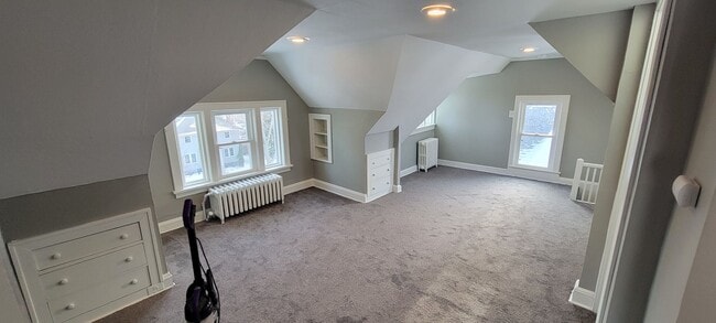 Building Photo - AVAILABLE NOW - 4 Bedroom with garage