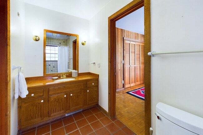 Building Photo - 209 E Reds Rd