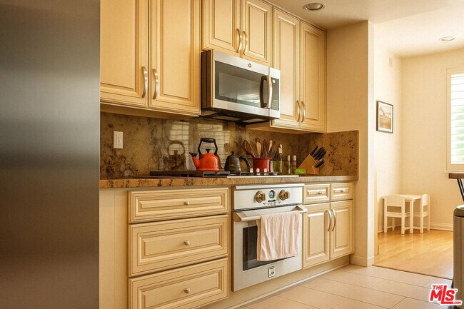 Building Photo - 501 S Gretna Green Way