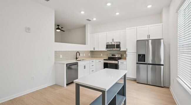 Building Photo - 6907 N Nebraska Ave