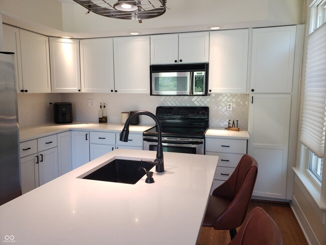 Building Photo - 1914 Commerce Ave