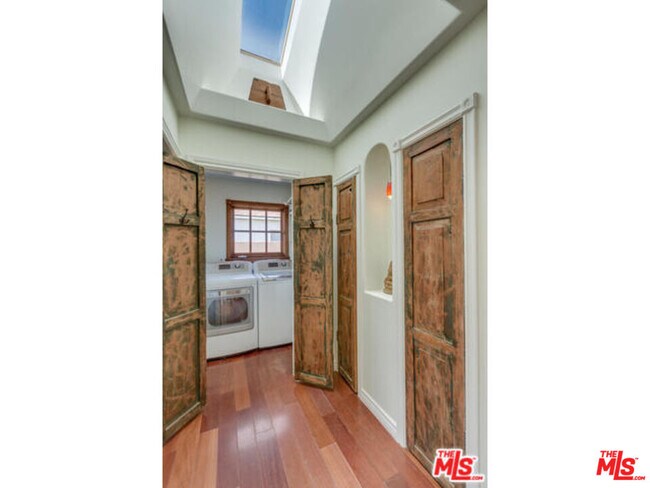 Building Photo - 4224 Beethoven St