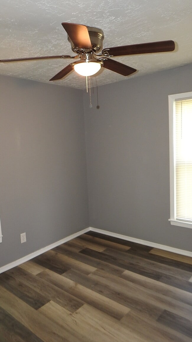 Building Photo - 3bed 2 bath in Indepedence