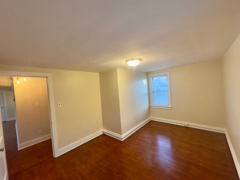 Building Photo - 622 Milwaukee St