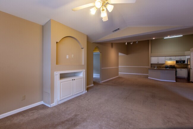 Building Photo - 13810 Sutton Park Dr N