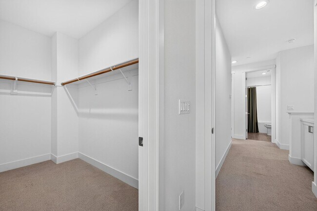 Building Photo - 1441 Julia Ln